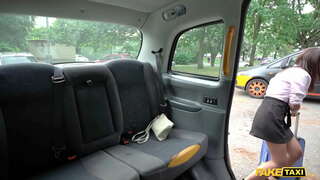 ���្លែងតាក់ស៊ីមី Moreno ដេអូនៅក្នុងការតាក់ស៊ី