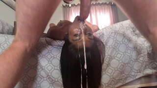 Desi puta boca abajo facefuck