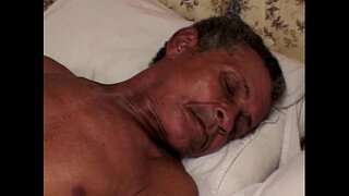 ���ැරණි මිනිසා ලබා ගැනීම සමහර මේදය මෝඩයෙක්