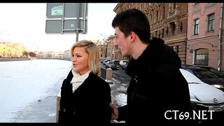 Puissant mec frange de miel chaud