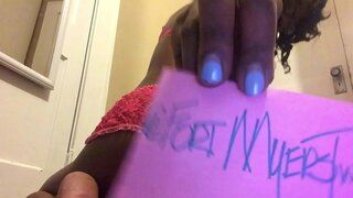 Slim Tyk Babe Viser, At Hun Kan Klappe Hendes Booty Også!