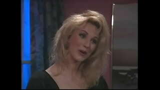 Csodálatos szőke hölgy szívás fasz lesz a pink pina csavarni a fekete kanapé