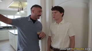 Миниатюрная Негритянка Шанель Скай белән Шөгыльләнә Анальным, секс Белән Зур Белыми Әгъзалары